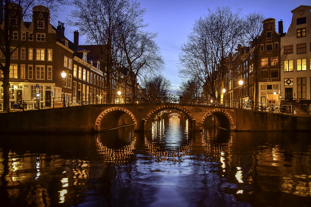 Touringcar huren Amsterdam voor een schoolreisje of dagtrip?